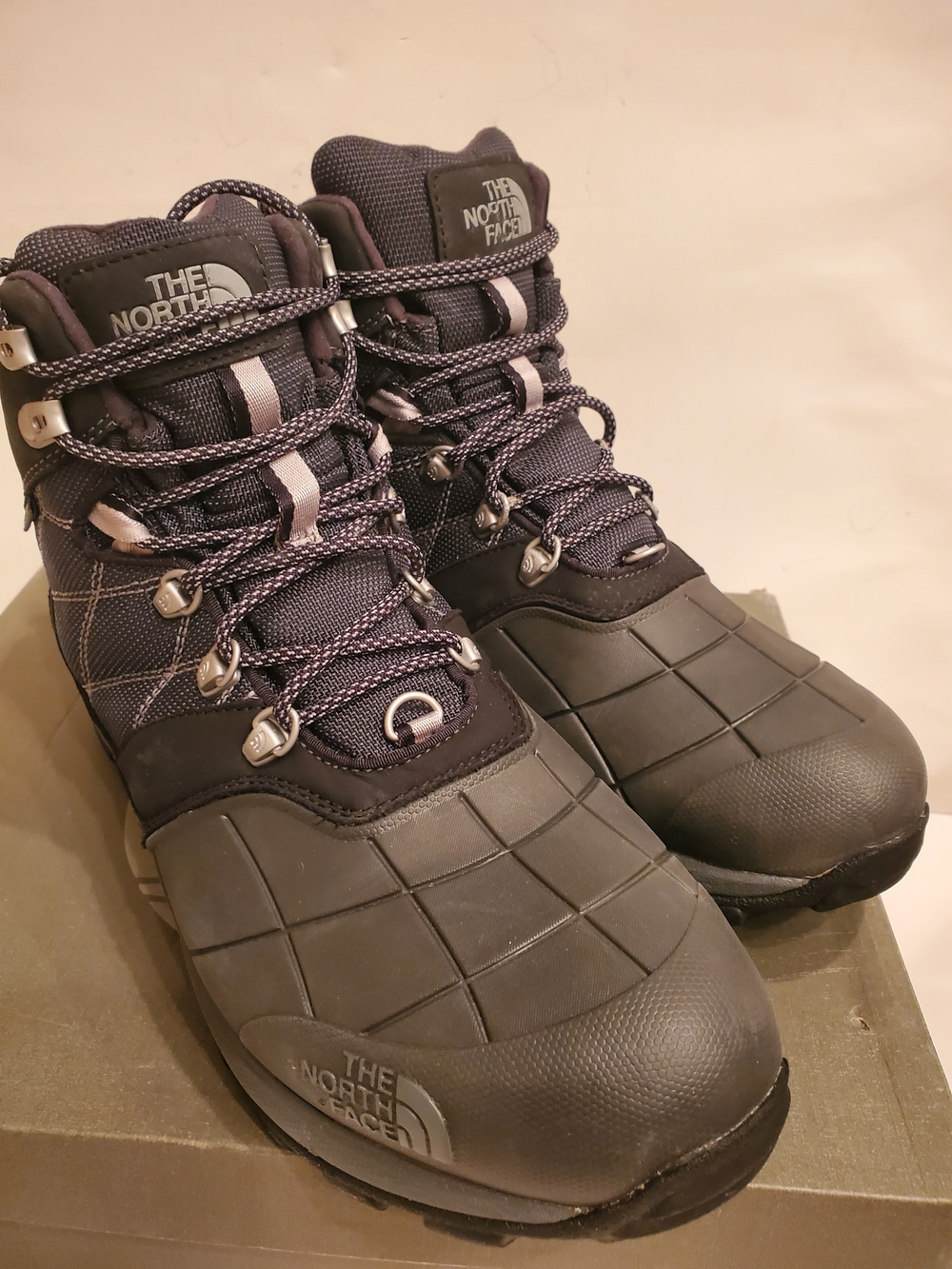 The North Face Men's Waterproof Winter Boots Size 12- Black Charcoal Gray